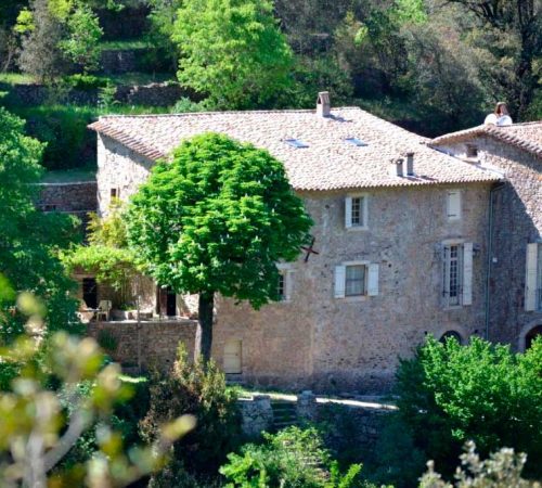 les-cles-du-paradis-salle-location-mariage-gard-cevennes-herault-chambre-hote-nature-reception-terrasse-domaine3